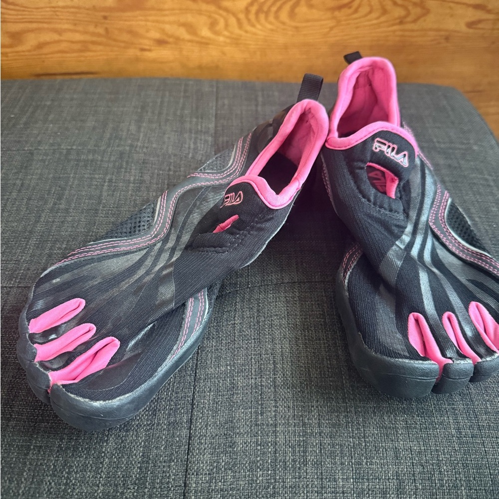 Fila Black and Pink Athletic Shoes with Breathable Design